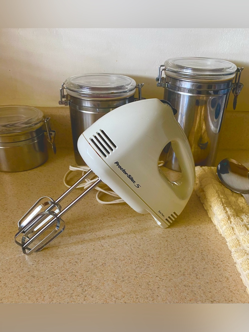 Proctor Silex Easy Mix 5-Speed Electric Hand Mixer White with Beaters Compact